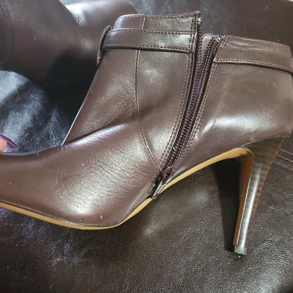 Women's coach booties size 8.5 B color chocolate brown - Picture 4 of 4